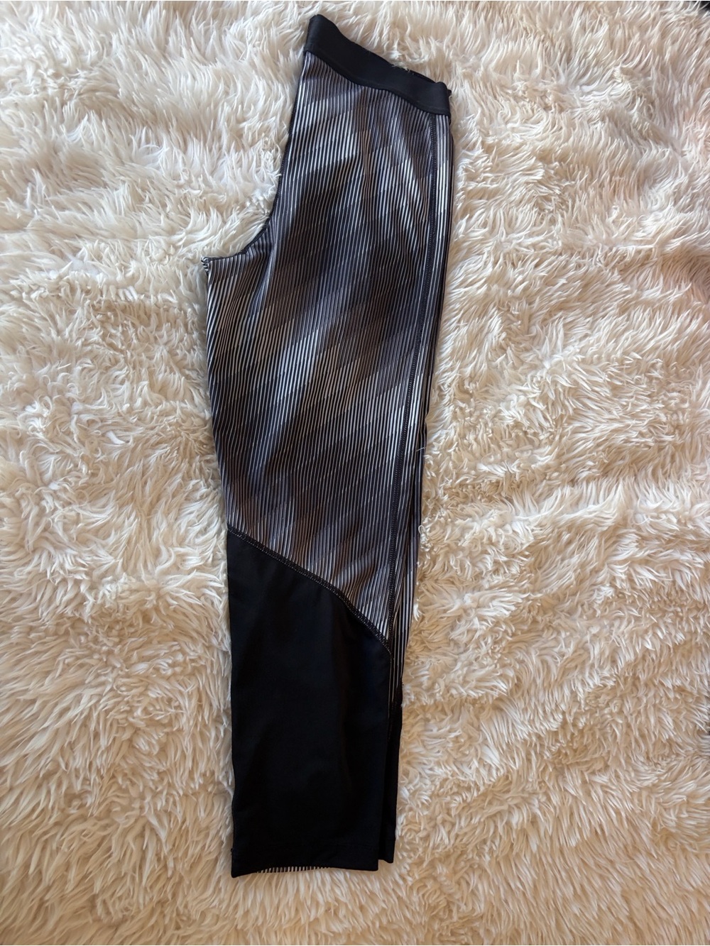 Nike White Dri-Fit leggings with Black Logo and Trim - Picture 4 of 4